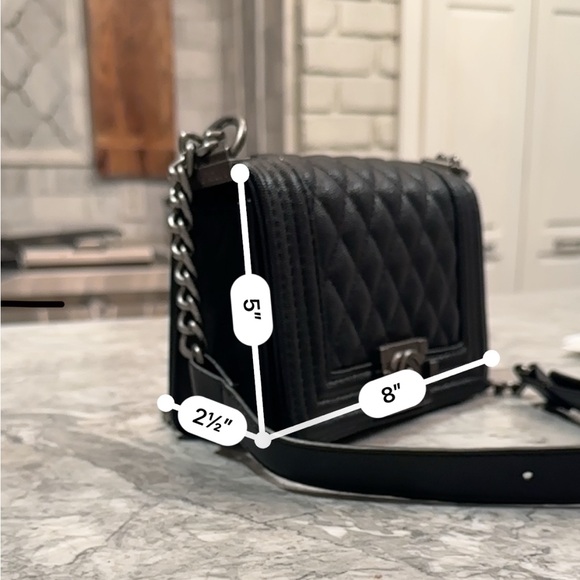Inspired quilted purse - pleather with antique silver toned hardware - Picture 9 of 10